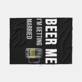 Beer Me Im Get Married Funny Groom Bachelor Br Fleecedecke (Vorderseite (Horizontal))