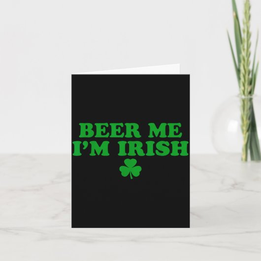 Beer Me I'm Irish Shamrock, Funny St Patricks Day Karte (Vorderseite)