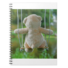 Beer op schommel vanaf de rug. notizblock