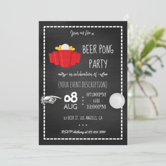 Beer Pong Party Celebration Chalkboard Einladung (Stehend Vorderseite)