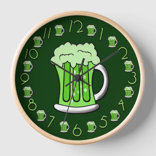 Beer Thirty Clock St Patricks Day Edition Wanduhr (Vorderseite)