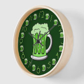 Beer Thirty Clock St Patricks Day Edition Wanduhr (Winkel)