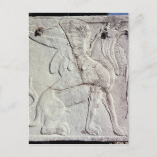 Beerdigung mit geschnitztem Relief eines Griffins Postkarte