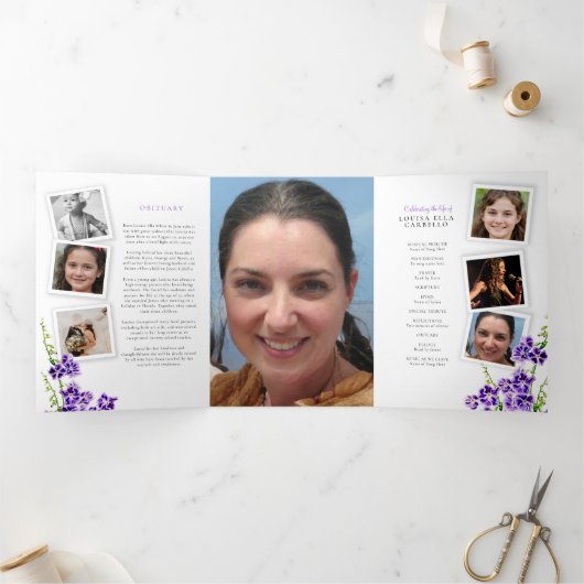 Beerdigungsdenkprogramm lila Himmelsblütenkunst Dreifach Gefaltete Einladung (Innenseite)