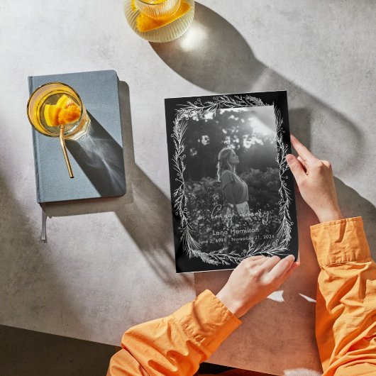 Beerdigungsprogramm für weißes botanisches Foto Einladung