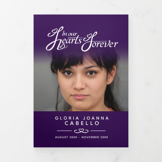 Beerdigungsprogramm in unseren Herzen dunkel lila Dreifach-gefaltete Programmkarte (Cover)