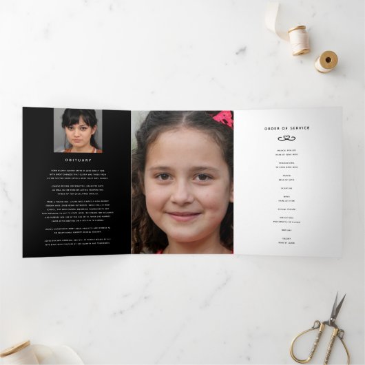 Beerdigungsprogramm in unseren Herzen Schwarz Dreifach-gefaltete Programmkarte (Innenseite)