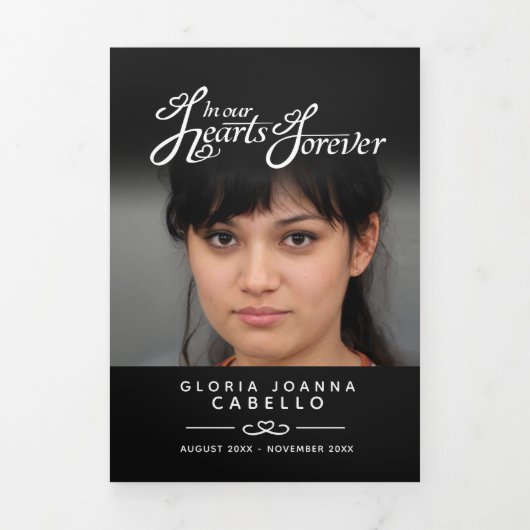 Beerdigungsprogramm in unseren Herzen Schwarz-weiß Dreifach-gefaltete Programmkarte (Cover)