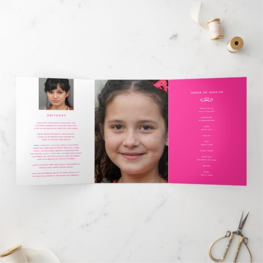 Beerdigungsprogramm in unseren Herzen weiß rosa Dreifach-gefaltete Programmkarte (Innenseite)