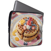Beeren-Waffel-Frühstücksteller Laptopschutzhülle (Vorne Rechts)