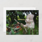 Beertje dat bij kampvuur zit. postkarte (Vorne/Hinten)