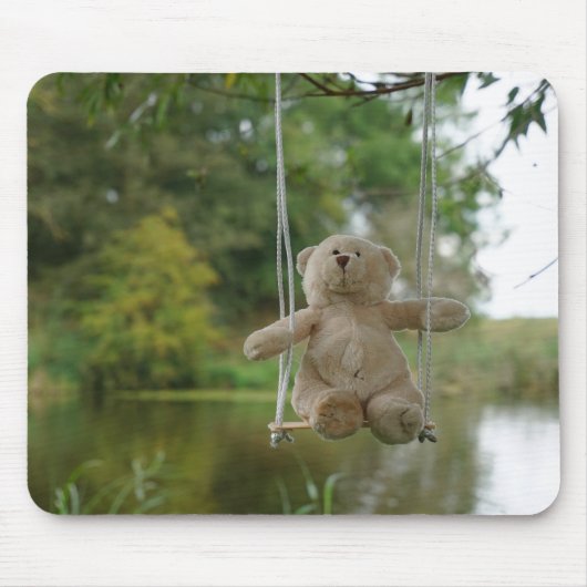 Beertje op schommel aan boom mousepad (Vorne)