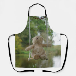 Beertje op schommel aan boom schürze