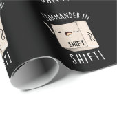 Befehlshaber von Shirt Funny Keyboard Pun Dark BG Geschenkpapier (Rolleneckpunkt)