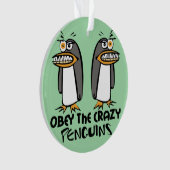 Befolgen Sie das verrückte Pinguin-Grafikdesign Ornament (Vorderseite)