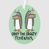 Befolgen Sie das verrückte Pinguin-Grafikdesign Ornament (Vorderseite)