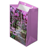 Befolgen Sie Ihre Träume Garten Weg Blumen Mittlere Geschenktüte (Vorderseite Schrägansicht)