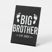 Befördert zu Big Brother Est. Babyankündigung 2025 Sockelschild (Vorderseite)