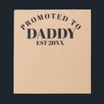 Befördert zu Daddy Einzigartiges neues Dad Surpris Notizblock<br><div class="desc">Promotioniert zu Daddy Einzigartig New Dad Überraschung Geschenk Notepad Alle Texte können bearbeitet werden,  um zu personalisieren,  wie Sie möchten!</div>