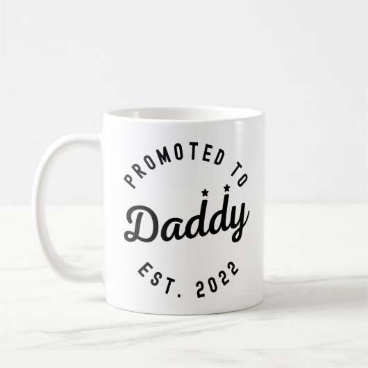 Befördert zu Daddy Est. 2022 NeuDad Kaffeetasse (Links)