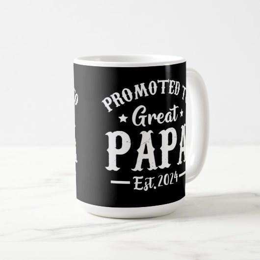 befördert zu Großpapa est 2024 t Shirt Kaffeetasse (VorderseiteRechts)