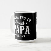befördert zu Großpapa est 2024 t Shirt Kaffeetasse (Vorderseite Links)