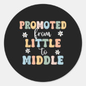 Befördert zu Mittelbrüder Schwester Kleinkind Ann Runder Aufkleber (Vorderseite)