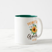 Befördert zu Oma Floral Sonnenblume Personalisiert Zweifarbige Tasse (VorderseiteRechts)