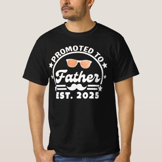 Befördert zu Pater Est. 2025 - New Dad T-Shirt (Vorderseite)
