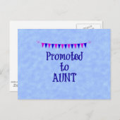 Befördert zu Tante, Banner auf blauem Hintergrund Postkarte (Vorne/Hinten)