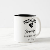 Befördert zum Großvater Personalisierter Baby-Name Zweifarbige Tasse (VorderseiteRechts)