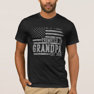 Befördert zur Oma Est 2026 Patriotic USA Flag T-Shirt