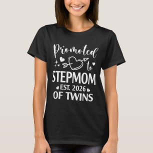 Beförderte Stiefmutter-Zwillinge Est 2026 Grafisch T-Shirt