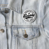 Beförderung zu Daddy Est 2025 Vater zu Geschenken Button (Beispiel)