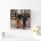 Before The War. Quadratische Wanduhr (Zuhause)