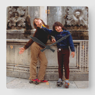 Before The War. Quadratische Wanduhr