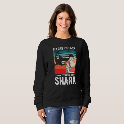 Before You Ask It Was A Shark Broken Bone Sweatshirt (Vorne ganz)