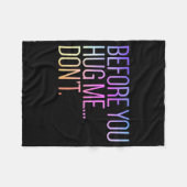 Before You Hug Me Don't Like Hugs Funny Not A Hugg Fleecedecke (Vorderseite (Horizontal))