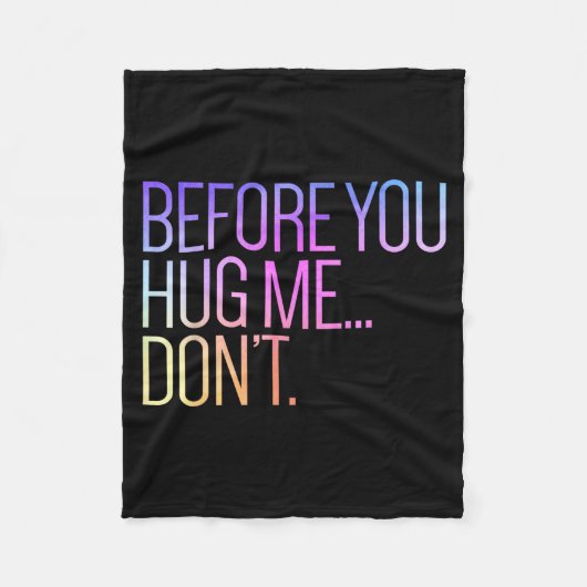 Before You Hug Me Don't Like Hugs Funny Not A Hugg Fleecedecke (Vorderseite)