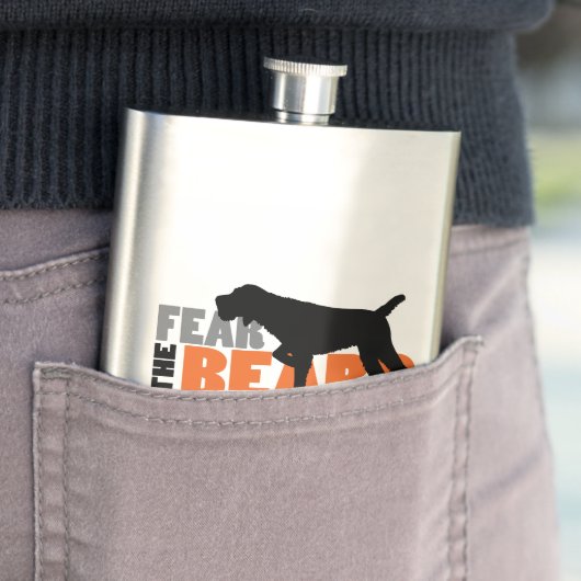 Befürchten Sie den Bart - das Drahthaar, das Flachmann (Beispiel)