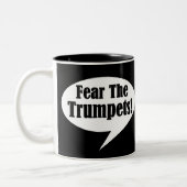 Befürchten Sie die Trompete-Blasen-Gesprächs-Musik Zweifarbige Tasse (Links)