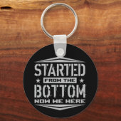 BEGANGEN VOM UNTEREN SCHLÜSSELANHÄNGER (Vorderseite)