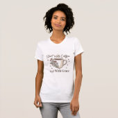 Beginne mit Kaffee, ende mit Anmut T-Shirt (Vorne ganz)