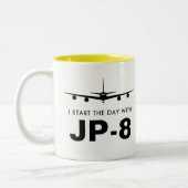 Beginnen Sie der Tag mit JP-8 KC-135 Refueler Zweifarbige Tasse (Links)
