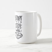 Beginnen Sie Ihren Tag mit Kaffee Kaffeetasse (VorderseiteRechts)