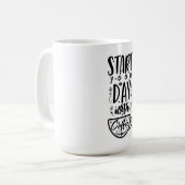 Beginnen Sie Ihren Tag mit Kaffee Kaffeetasse (Vorderseite Links)