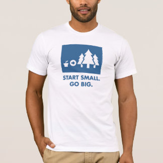 Beginnen Sie kleines. Gehen Sie groß. (Männer) T-Shirt