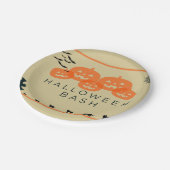 Begleiten Sie uns zu einem Spooktacular Halloween Pappteller (Schrägansicht)