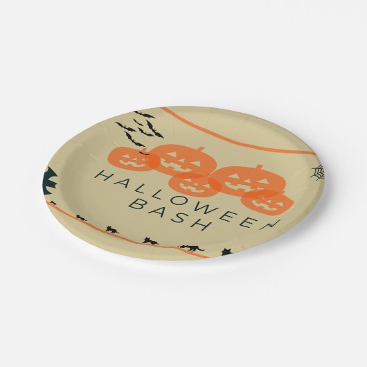 Begleiten Sie uns zu einem Spooktacular Halloween  Pappteller (Schrägansicht)