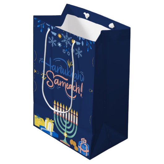 Begleiten Sie uns zu einer fröhlichen Hanukkah-Fei Mittlere Geschenktüte (Vorderseite Schrägansicht)